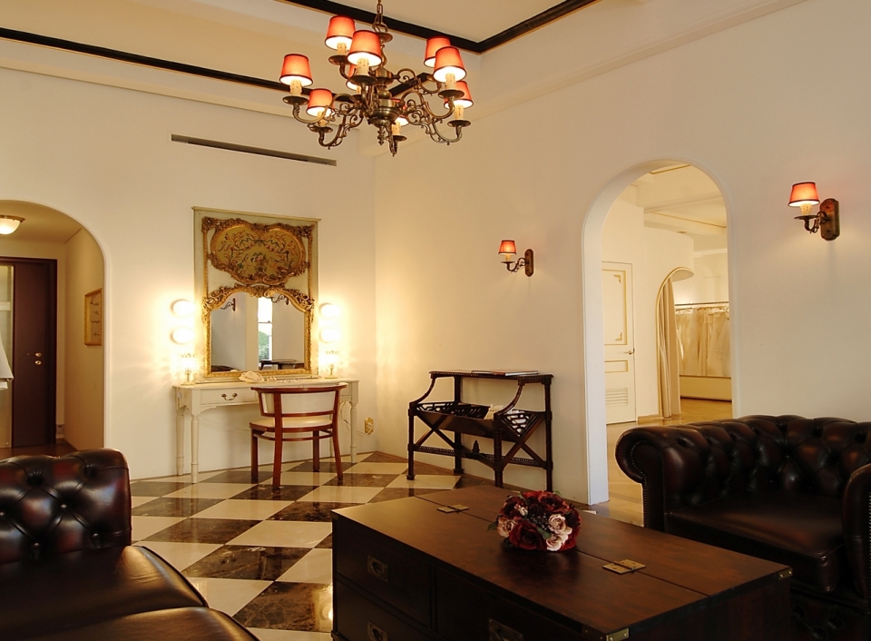 【上質のインポートドレス】